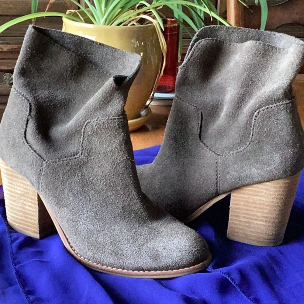 Sundance Catalog Charcoal/Taupe Suede Size 7M Booties